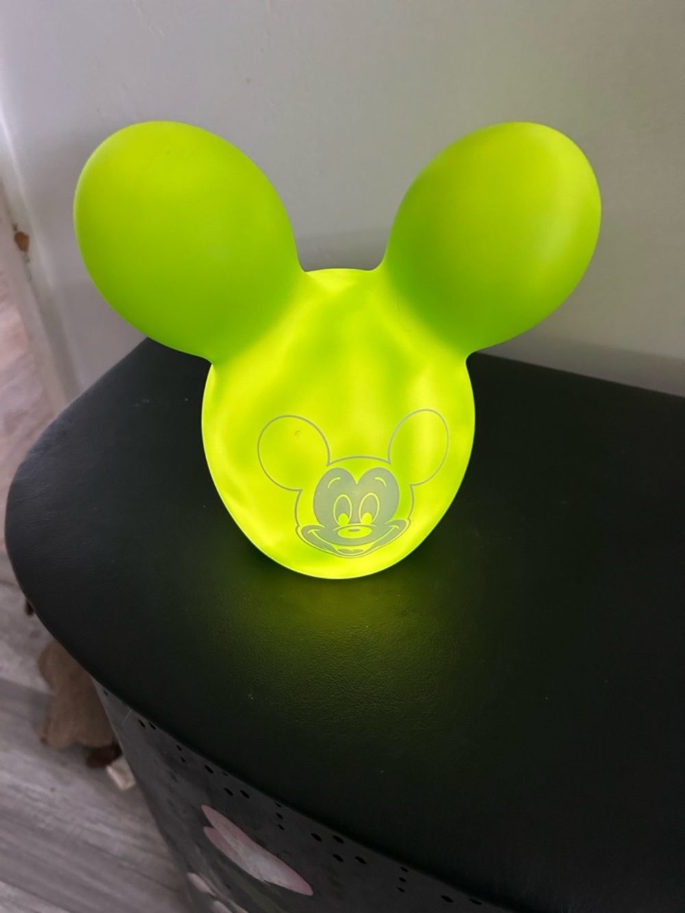 2024 Disney Play in the Park Green Light Up Mickey Balloon - Picture 3 of 6